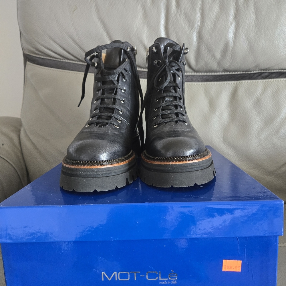 MON- CLE WOMENS BOOTS - Picture 8 of 10